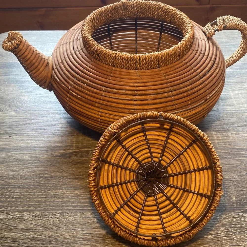 Vintage Woven Wicker Teapot Basket‎ Decorative Rattan Tea Pot w/ Lid Metal Frame